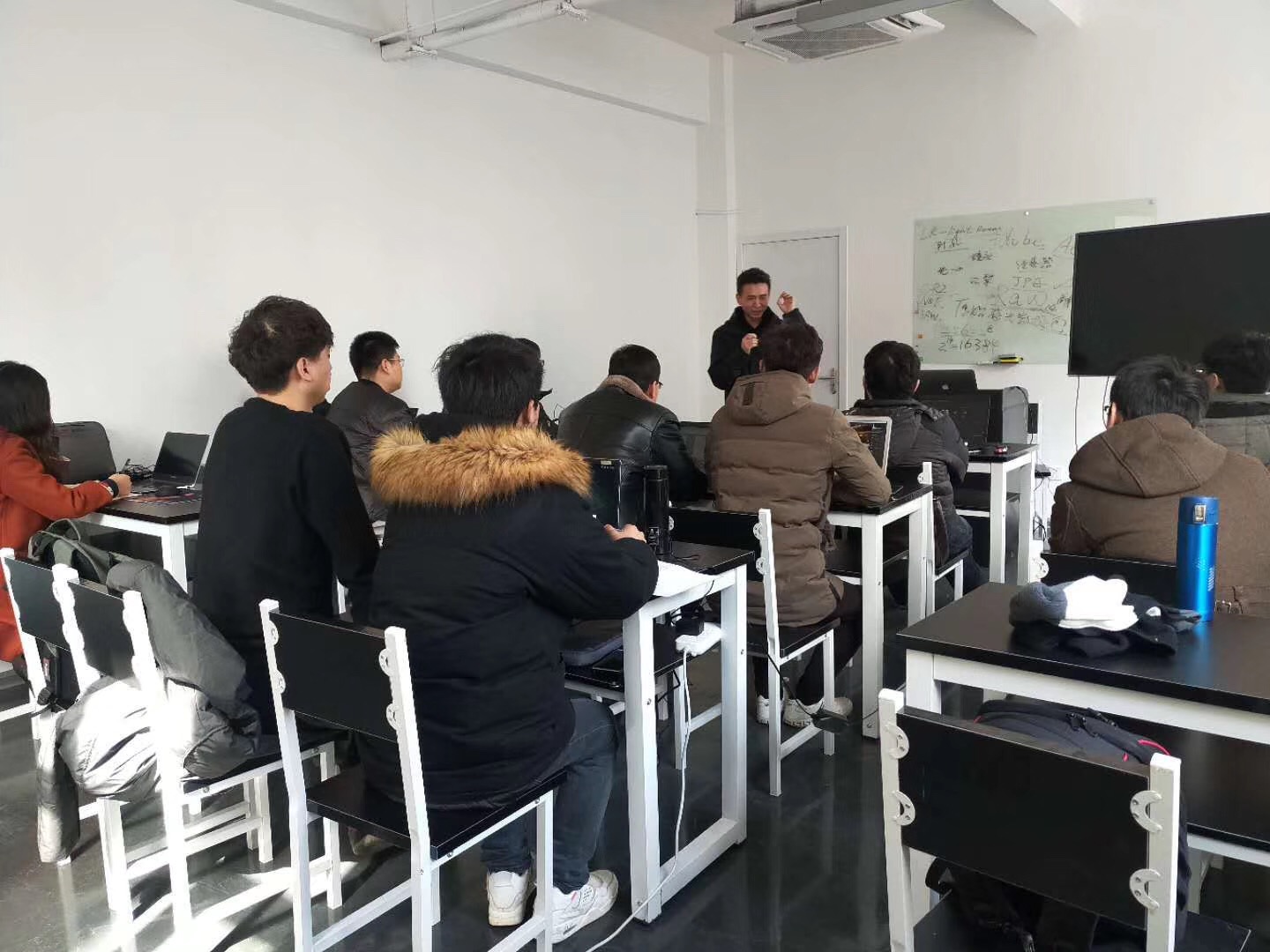 同学上课中